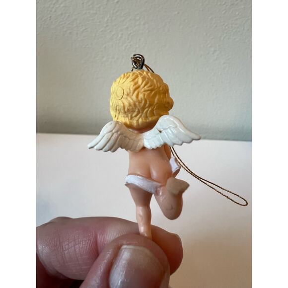 Vintage Cupid Angel Wing Cherub holding Bow Arrow Plastic Ornament - Picture 5 of 8